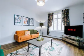 Stylish Apartment, Parkview, EV Charger, Parking - Image 2