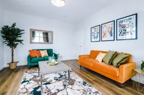 Stylish Apartment, Parkview, EV Charger, Parking - Image 3