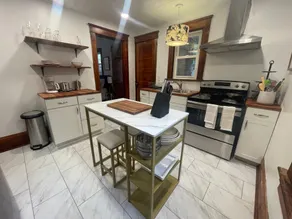 Charming 1-BR Apartment Walking distance to COW - Image 4