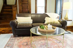 Charming 1-BR Apartment Walking distance to COW - Image 2