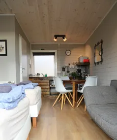 Aurora Cottage #3 Sleeps 4 - Image 2