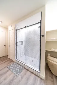 Sleek Apartment w. Walk-in Shower, Springdale - Image 4