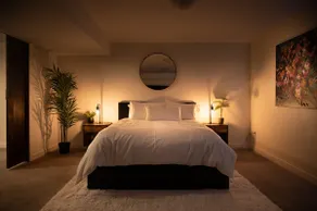 Modern Elegance Retreat: Stylish 1-Bedroom Suite - Image 3