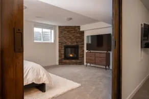 Modern Elegance Retreat: Stylish 1-Bedroom Suite - Image 5