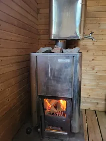 Cozy cottage with lake view, wood-fired sauna & winter bath - Image 4