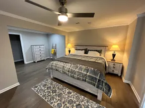 Warm, clean, and modern five bedroom house - Image 3