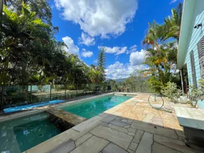 Golden Retreat Ultimate 5 Bed with Villa 10 guests - Image 3