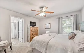 Stunning Fayetteville Home >10 minutes from the University/Downtown Fayetteville - Image 4