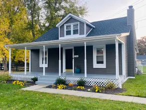 Cozy Cottage with Spacious Backyard! - Image 2