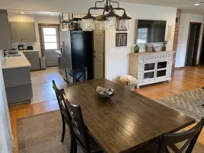 2 Bedroom 2 Bathroom Home near Mercy Hospital - Image 4