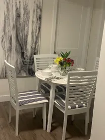 Modern, bright and peaceful 2 Bedroom ground floor private suite. Fully licensed - Image 4