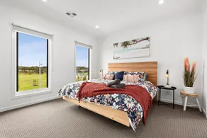 Amazing family home opposite a park & sleeps 10 - Image 5
