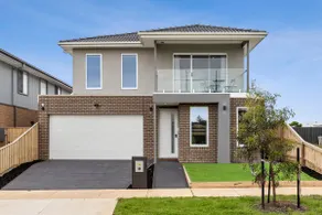 Amazing family home opposite a park & sleeps 10 - Image 2