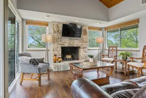 Wine Country Retreat—with a lake view! - Image 5