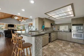 Wine Country Retreat—with a lake view! - Image 4