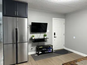 Glamorous Chinatown 3BR condo, by McCormick/DWTN - Image 2