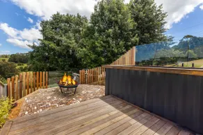 Industrial Resort Style 4 Bedroom Home with Pool! - Image 4
