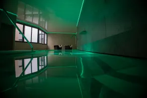 A spacious apartment with a terrace - Image 4