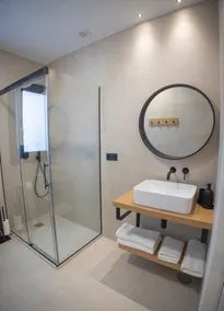 A spacious apartment with a terrace - Image 3