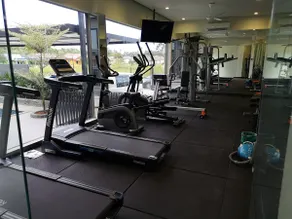 Fully Furnished 4 Bedroom Apt - Image 3