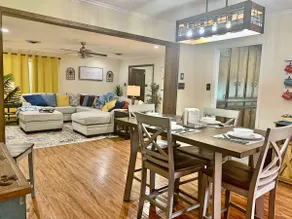 House with yard by casino. Sleeps 10 with gameroom - Image 2