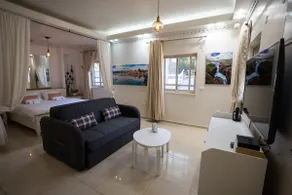 Cozy Pool & Spa Suite with a garden - Image 3