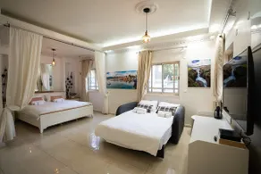 Cozy Pool & Spa Suite with a garden - Image 4