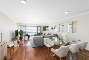 Tranquil 4-bedroom water view apartment - Image 4