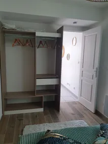 Apartment close to all amenities with exit - Image 5