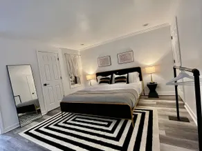 HOT TUB KING bed Luxurious 2 bed in PRIME location - Image 5