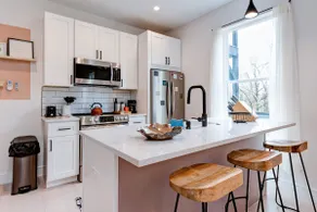 Colorful modern suite near Blue Ridge Parkway and Biltmore - Image 3