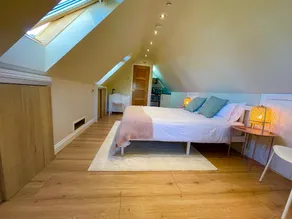 Stylish 1 bedroom guest annex with free parking - Image 3