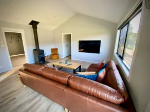Derby Rock Cabins - Blue Tier Spa Cabin - Image 3