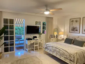 A beautiful house with a private garden - Image 5