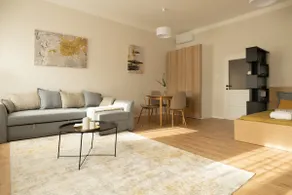 * Square 2 downtown apartment - Image 2