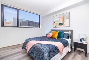 Luxury 1 BR -Opp train station, Free Parking - Image 3