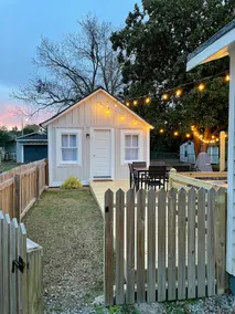 Fenced Yard. Dogs Welcome. Walk to Downtown! - Image 4