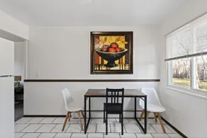 Sleeps 4 - 2BR Apt - Self Check-In, Free Parking - Image 4