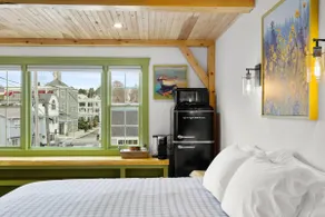 Mount Battie Room: Downtown Camden Hotel - Image 3