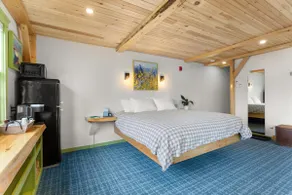 Mount Battie Room: Downtown Camden Hotel - Image 4