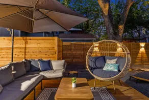 Quick Jaunt to Rainey | Exquisite Stylish Bungalow - Image 2