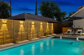 Quick Jaunt to Rainey | Exquisite Stylish Bungalow - Image 5