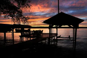 Cozy lakeside home with incredible sunsets - Image 2