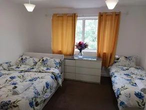 Super 2 bed, for 6, free parking - Image 3