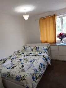 Super 2 bed, for 6, free parking - Image 4