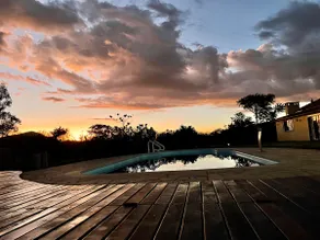 Country house with pool and barbecue area - Image 3