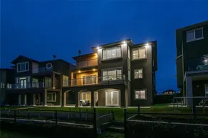 Beautiful 2 bedroom suite, near the airport! - Image 4