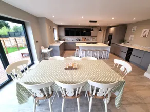 Brand New, Stunning Beachside House - Image 5