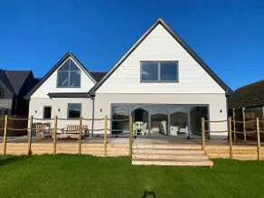 Brand New, Stunning Beachside House - Image 2