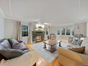 Gorgeous Spacious Modern Farmhouse Lots Of Extras - Image 4